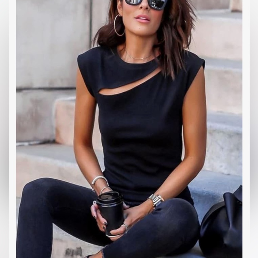 Black short sleeve slashed shirt medium Women's Slash Cutout Cap Sleeve T-Shirt
